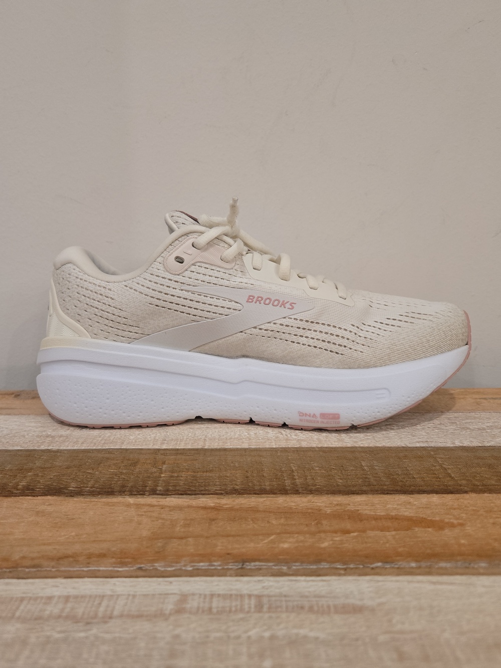 Brooks Ghost Max 2 Women's Size 10 Coconut Milk Zephyr Sneakers - Picture 8 of 11
